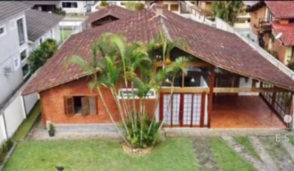 CASA DE CONDOMÍNIO EM BAIRRO NOBRE À VENDA NA CIDADE DE TERESÓPOLIS RJ
