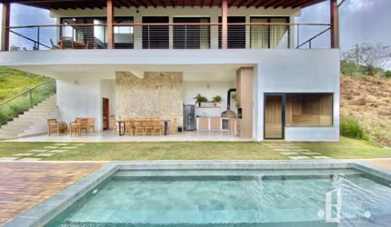 Luxuosa casa em condomínio à venda em Teresópolis-RJ, Vargem Grande: 4 quartos, 4 suítes, 3 salas, 6 banheiros, 2 vagas, 310m².