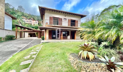Luxuosa casa em condomínio à venda em Teresópolis-RJ, Parque do Imbui: 5 quartos, 5 suítes, 3 salas, 8 banheiros, 6 vagas, 440m².