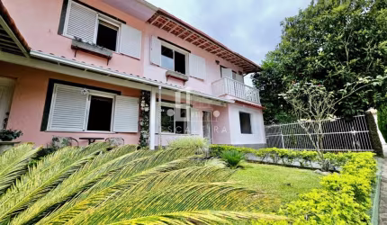 Casa em Condomínio de Alto Padrão na Tijuca, Teresópolis-RJ: 3 Quartos, 1 Suíte, 2 Salas, 3 Banheiros, 2 Vagas de Garagem, 90m²!
