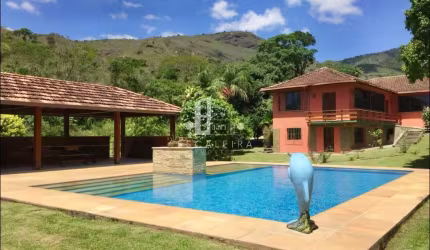 Casa para venda em Teresópolis-RJ, Posse: 6 quartos, 5 banheiros, 15 vagas, 300m² de área!CONFIRA JÁ!