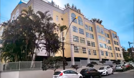 Apartamento à venda no Alto, Teresópolis-RJ: 1 quarto, 1 banheiro, 1 vaga de garagem, 42m² de área.