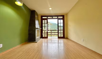 Apartamento à venda em Teresópolis-RJ, bairro Albuquerque: 2 quartos, 1 suíte, 2 banheiros, 1 vaga de garagem, 65m².