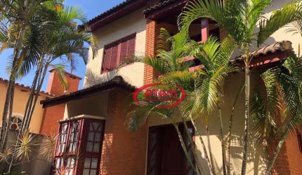 RESIDÊNCIA AO LADO DO HORTO FLORESTAL COM MAGNÍFICA VISTA