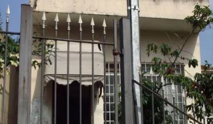 TERRENO COM CASA PARA RETROFIT OU NOVA CONSTRUÇÃO