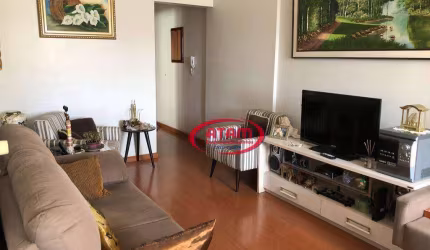 APARTAMENTO DE FRENTE AMPLO E COM ARMÁRIOS