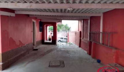 Excelente Oportunidade- Casa com 264m2 terreno, 8,8x30- possui 1 dorm, sala, cozinha, 1 banheiro  + Edícula , garagem para 3 carros. Próximo ao Superm