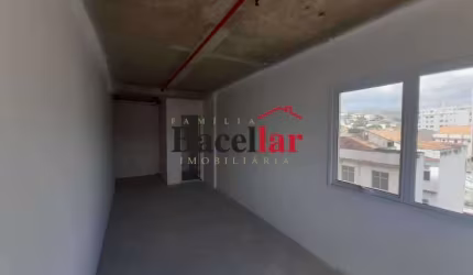 Sala comercial para alugar na Avenida Dom Hélder Câmara, Pilares, Rio de Janeiro, 27 m2 por R$ 1.000