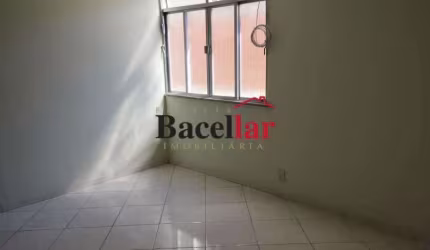 Apartamento com 2 quartos à venda na Rua Soldado Ivo de Oliveira, Vila Kosmos, Rio de Janeiro, 50 m2 por R$ 120.000