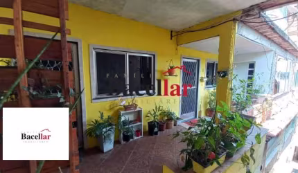 Apartamento com 2 quartos à venda na Rua Aiera, Vila Kosmos, Rio de Janeiro, 147 m2 por R$ 185.000