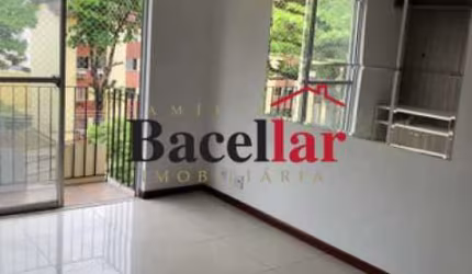 Apartamento com 3 quartos à venda na Estrada de Jacarepaguá, Jacarepaguá, Rio de Janeiro, 69 m2 por R$ 304.999
