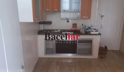 Apartamento com 3 quartos para alugar na Rua Dois de Fevereiro, Água Santa, Rio de Janeiro, 76 m2 por R$ 1.300