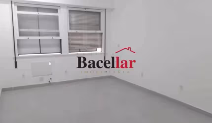 Sala comercial com 1 sala à venda na Rua Mayrink Veiga, Centro, Rio de Janeiro, 26 m2 por R$ 175.000