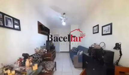 Apartamento com 2 quartos à venda na Rua dos Tupinambás, Ramos, Rio de Janeiro, 72 m2 por R$ 265.000