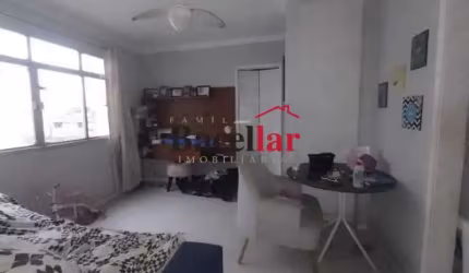 Apartamento com 2 quartos para alugar na Avenida Brasil, Irajá, Rio de Janeiro, 35 m2 por R$ 1.000