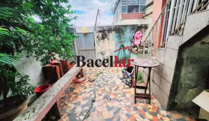 Casa com 3 quartos à venda na Rua Carlos Seidl, Caju, Rio de Janeiro, 180 m2 por R$ 240.000