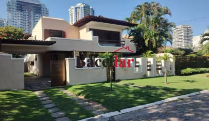 Casa em condomínio fechado com 4 quartos para alugar na Avenida Senador Danton Jobim, Barra da Tijuca, Rio de Janeiro, 471 m2 por R$ 16.000