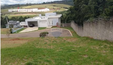 Terreno á venda no Condomínio Residencial Campos do Conde em Bragança Paulista -SP