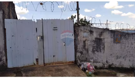 CASA COM DOIS DORMITORIOS