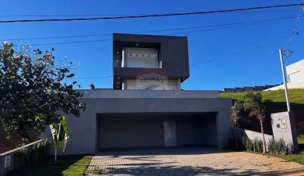Casa Moderna à Venda no Condomínio Vale das Águas