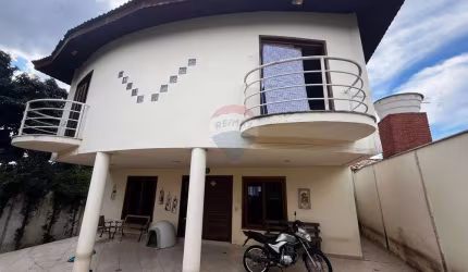 Casa com 3 Suítes e Garagem Ampla no Residencial dos Lagos