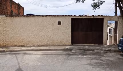 Casa a venda no Pq das Laranjeiras com preço de Terreno