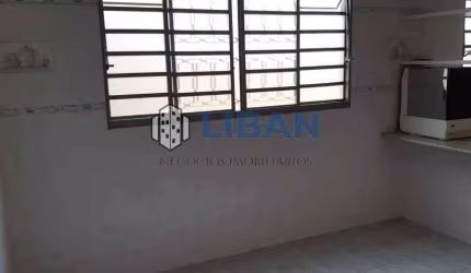 CASA ÓTIMA LOCALIZAÇÃO COM EDÍCULA INDEPÉNDENTE