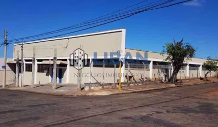 EXCELENTE BARRACÃO EM ÓTIMO ESTADO.
