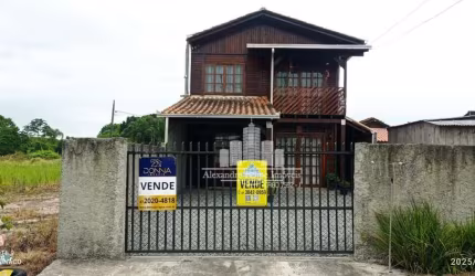 Casa com 3 quartos à venda na Rua Claudiomiro Vizoto, 779, Praia do Ervino, São Francisco do Sul, 180 m2 por R$ 220.000