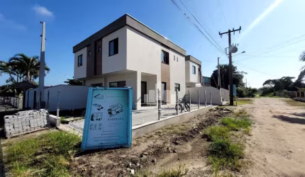 Casa em condomínio fechado com 3 quartos à venda na Loteamento Jardim Curitiba, Praia do Ervino, São Francisco do Sul, 90 m2 por R$ 425.000