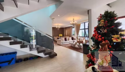 Casa em Condomínio de 05 suítes - Quinta das Laranjeiras - Bairro Flores.