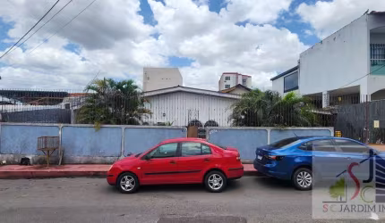 Vendo Casa de 03 quartos no Conjunto Castelo Branco no Bairro Parque Dez.