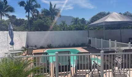 Casa com piscina  - Condomínio fechado - Sto Amaro da Imperetriz