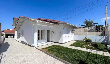 CASA EM BARREIROS COM 05 DORMITÓRIOS, SENDO 1 SUITE E VISTA MAR