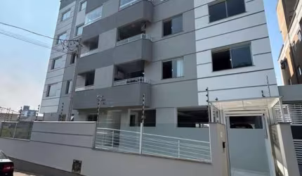 Apartamento com 2 dormitórios e 2 vagas de garagem no bairro Serraria, em São José/SC