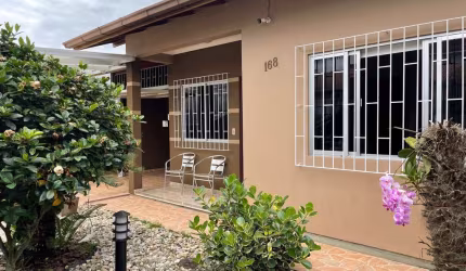 Casa aconchegante para venda em ótima localização