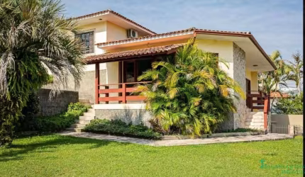 Casa 4 dormitórios com 2 suítes