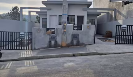 Casas Geminada 2 dormitórios com 1 suíte