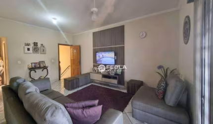 Casa com 3 dormitórios para alugar, 220 m² por R$ 2.620,00/mês - Jardim São Domingos - Americana/SP