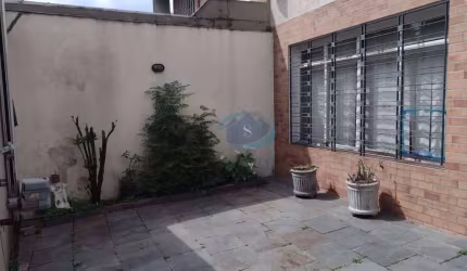 Sobrado a venda com 4 dormitórios, sendo uma suíte, com 3 vagas no Jardim da Glória