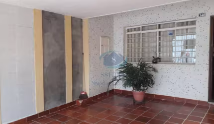Sobrado miolo do Bairro Moinho Velho,2 dormitórios,2 vagas,edícula nos fundos,aceita proposta,vale a pena conhecer.