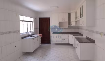 sobrado com 3 dormitórios,1 suíte,sala 2 ambientes com piso de porcelanato,lavabo,cozinha planejada,entrda lateral,2 vagas,aceita proposta.