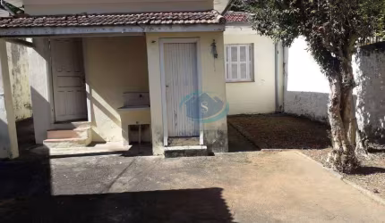 Casa Térrea em terreno de 300m², com 4 vagas de garagem,edícula nos fundos,em excelente localização e fácil acesso a rodovia Imigrantes,aceita permuta