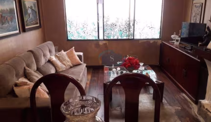 Sobrado com 3 dormitórios,1 suíte,2 vagas paralelas,entrada lateral,quintal com piscina,aceita proposta,precisa de reforma.