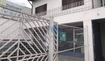 Loja com salão comercial em terreno de 10 x 32 metros,em excelente localização,aceita proposta.
