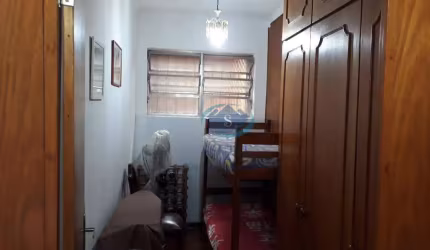 Casa com 3 dormitórios à venda, 520 m² por R$ 980.000
