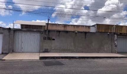 Ampla casa a venda no Parreão