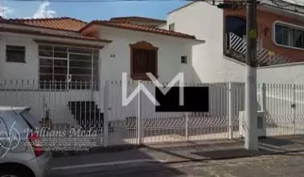 Linda Casa a Venda de 200m² com 2 suítes, 3 vagas, Ótima Localizacão , ao lado da Padaria  Paris em