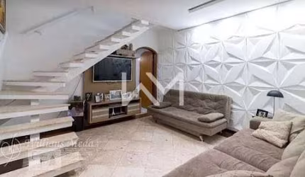 Sobrado à venda com 4 dormitórios, sendo 3 suítes, 2 vagas cobertas de garagem, 125m² por R$ 750.00