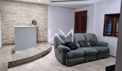 Encantadora casa térrea com 3 dormitórios (2 suítes) e com 132 m² da área construída em Vila Flórid